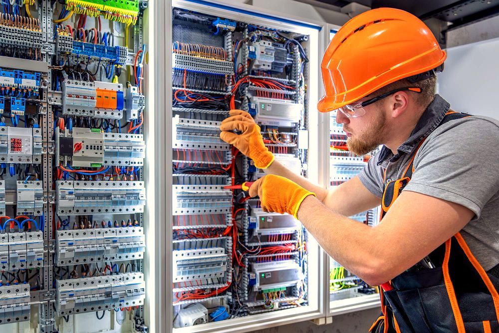 Glass & Sons Electric Inc serving Des Moines